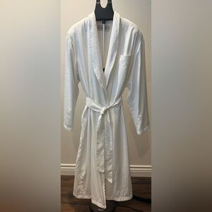 The Robe Works:  White Long Spa Robe Tie Waist Size Large